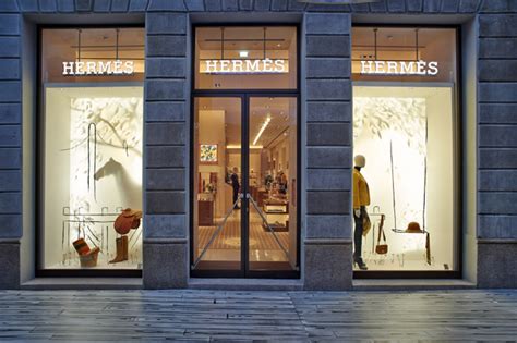 negozi a milano di hermes|cena hermes italia.